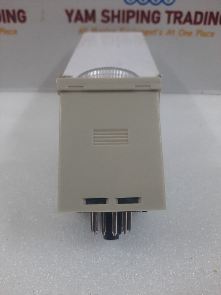 OMRON H3CR-A TIMER