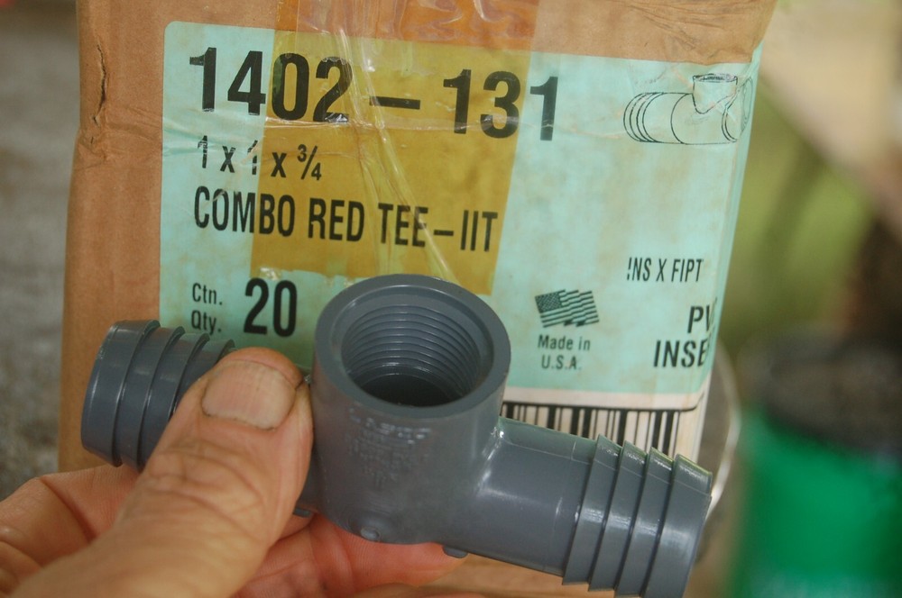 LASCO PVC insert, 1" insert X 3/4" FPT - T's