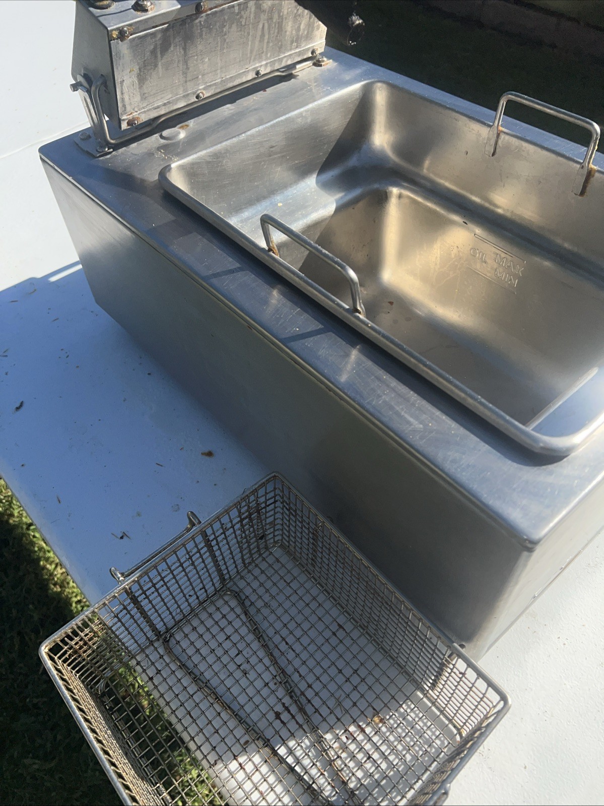 Wells F-49 Countertop 15lb Low Wattage Single Basket Electric Fryer #03