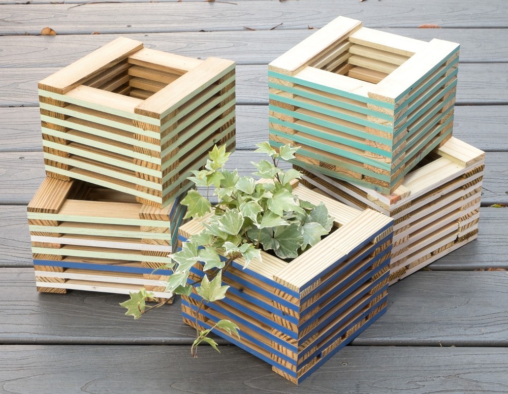 Handmade Rustic Treated Pine Square Hanging Basket - Painted Edges 🌿