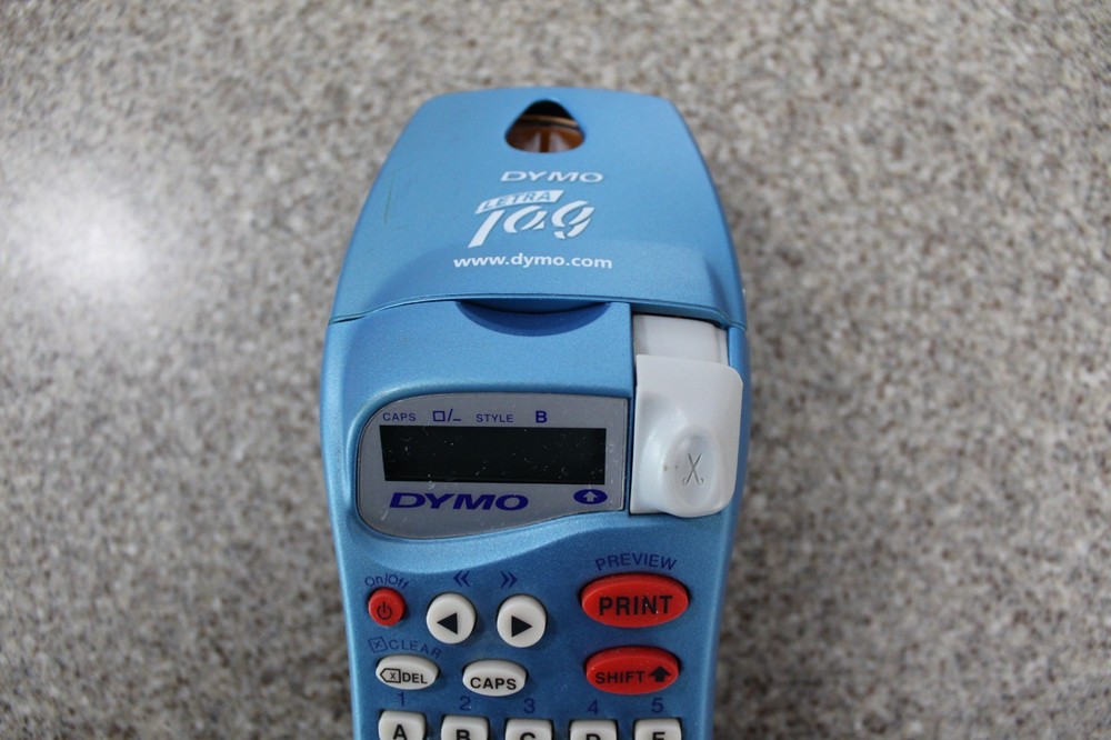 dymo letra tag label maker