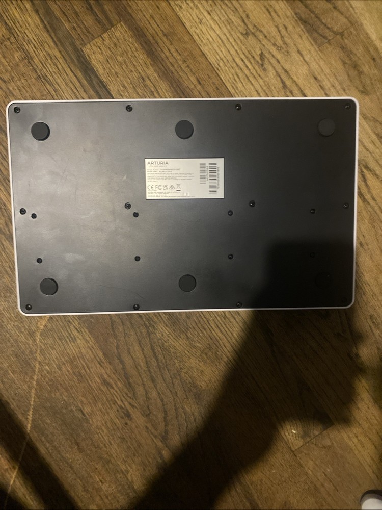 Arturia MiniLab 3 Keyboard Controller - White