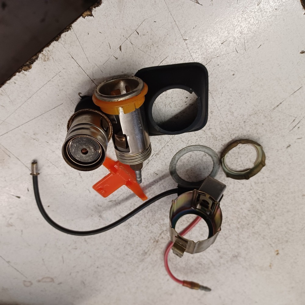 83 MAZDA RX7 FB CIGARETTE LIGHTER UNIT COMPLETE AS PICTURED.