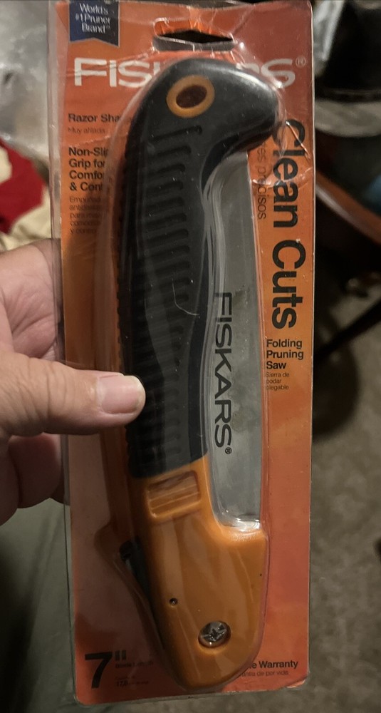 FISKERS CLEAN CUTS 7” FOLDING PRUNING SAW IN ORIGINAL PACKAGE