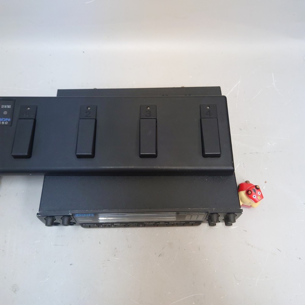 ZOOM 9050 Advanced Guitar Effects Processor with Foot Controller Working item