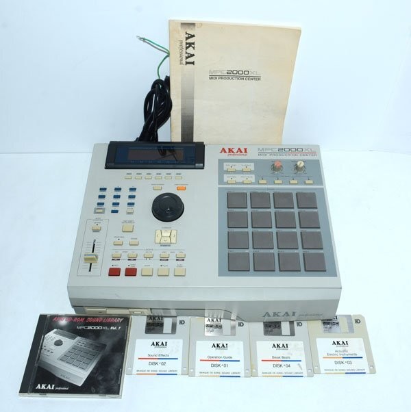 AKAI MPC2000XL Sampler Sequencer Drum Machine Tested Working Japan