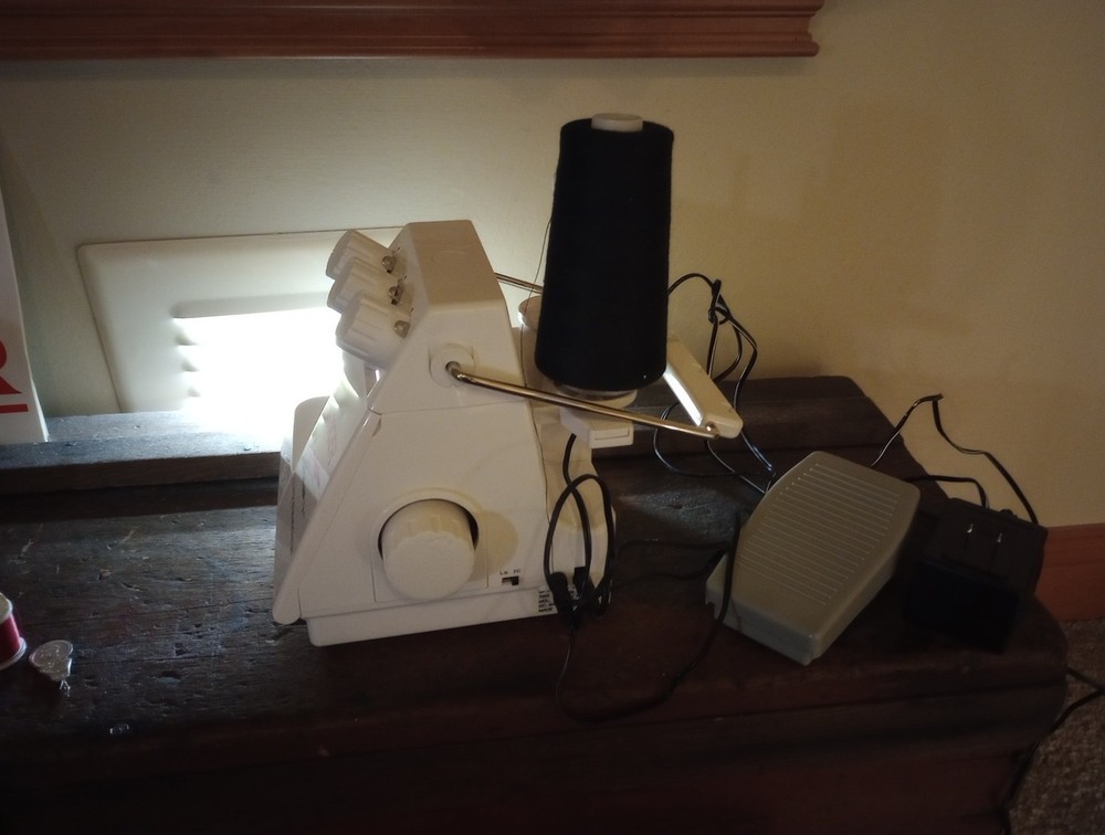 Singer TS-380 + Tiny Serger Machine W/ Box, Pedal, String, Manual (Please Read)