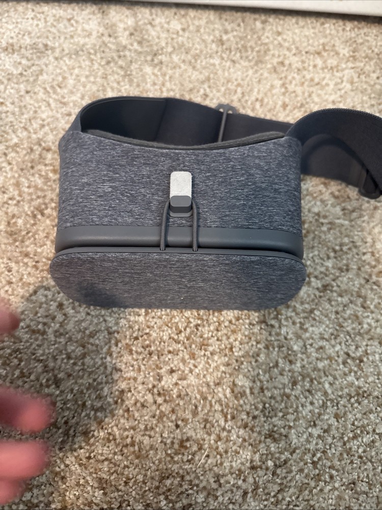 Google Daydream 2nd Gen View VR Headset Charcoal Gray w/Controller Smartphone