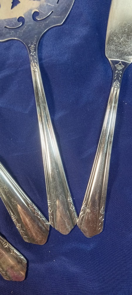 5 PC. SERVING UTINSELS Wm Roger A1 Plus Oneida LTD 1934 Malibu Pattern