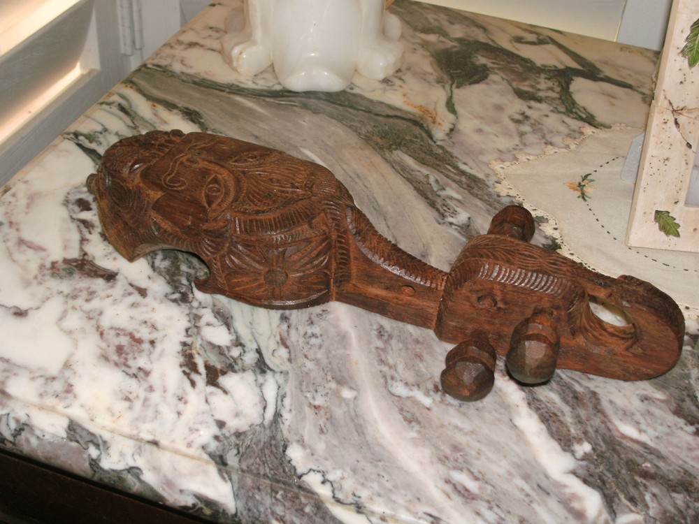 WOOD DECORATIVE GUITAR POLYNESIAN 15"