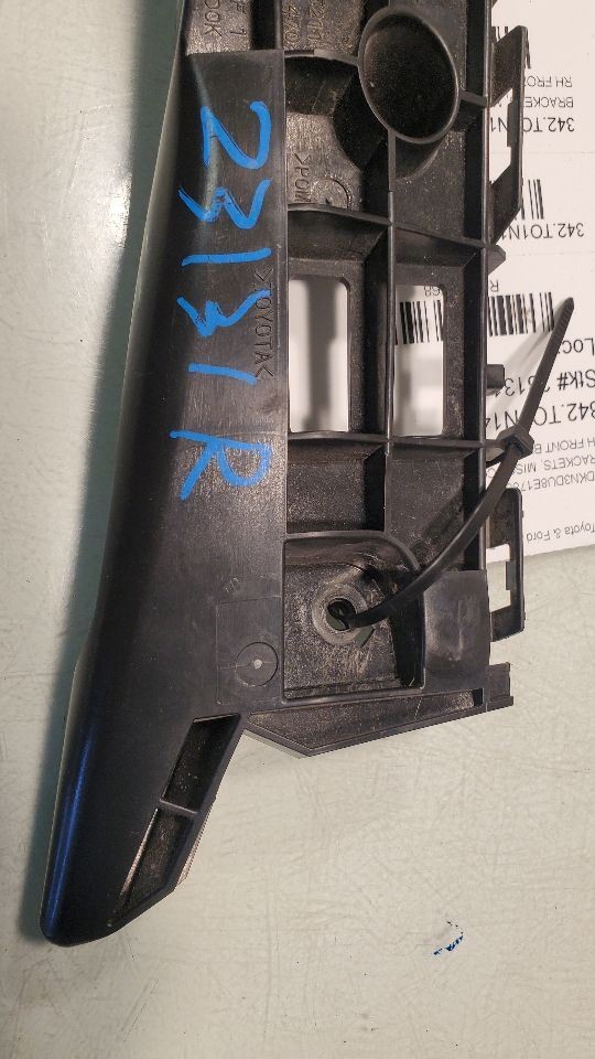 PRIUS 2014 RH FRONT BUMP BRACKET