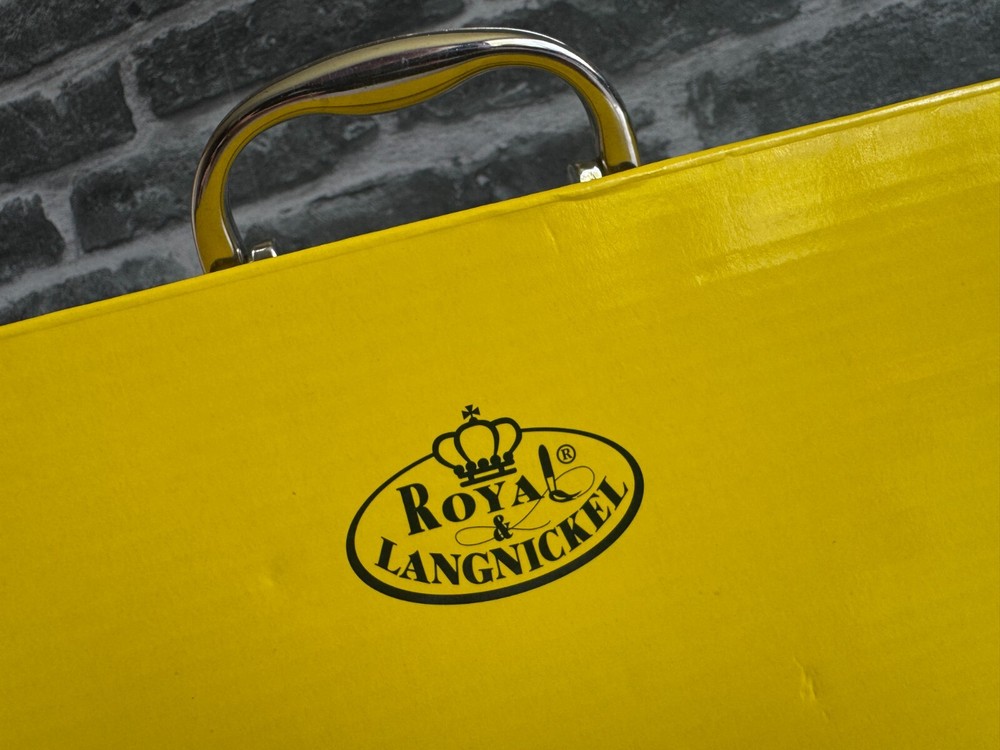 Royal Langnickel Empty box