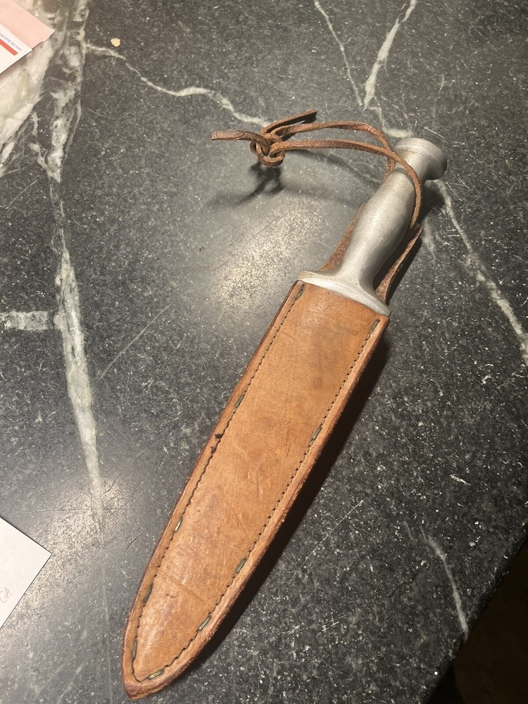 US WW2 Fighting knife With ID