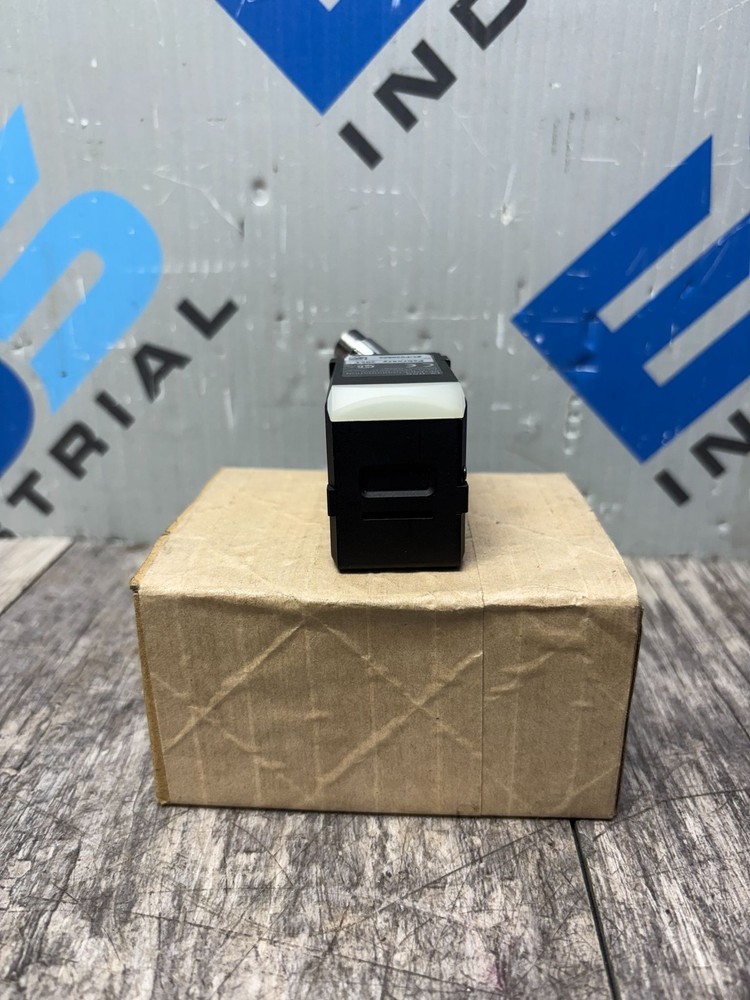 KEYENCE IMAGE-BASED LASER SENSOR HEAD IX-055