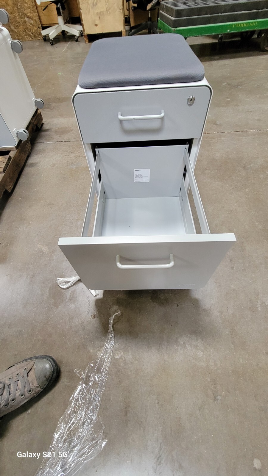 EXCELLENT White Mini Stow 2-Drawer File Cabinet, Rolling 104732 + KEYS