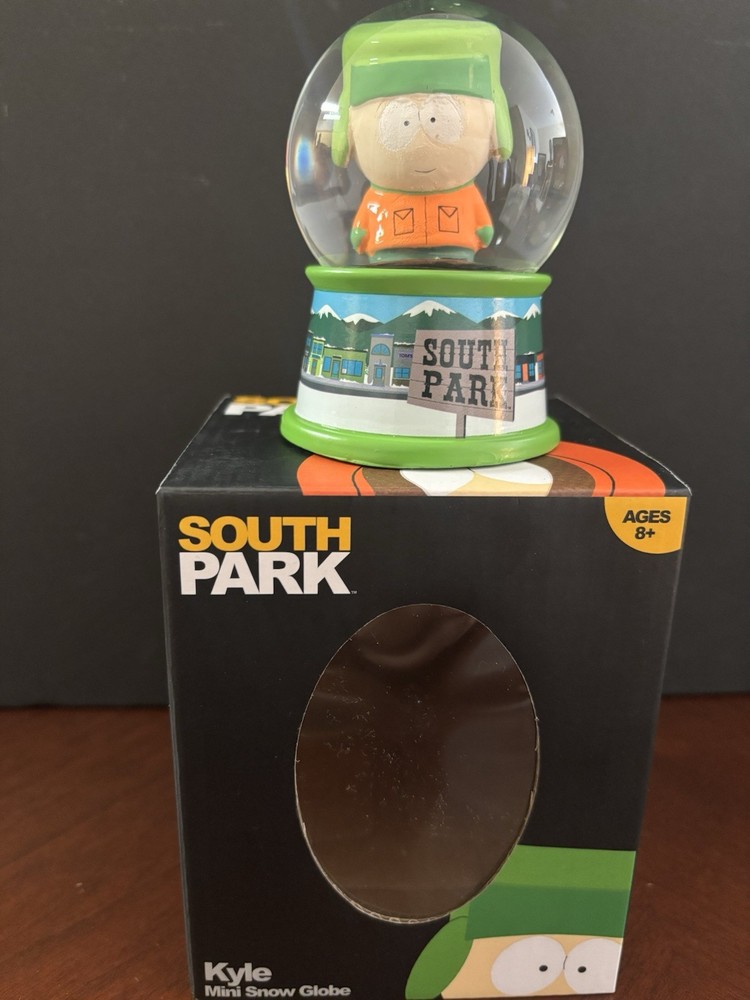 South Park Mini Snow Globe Kyle