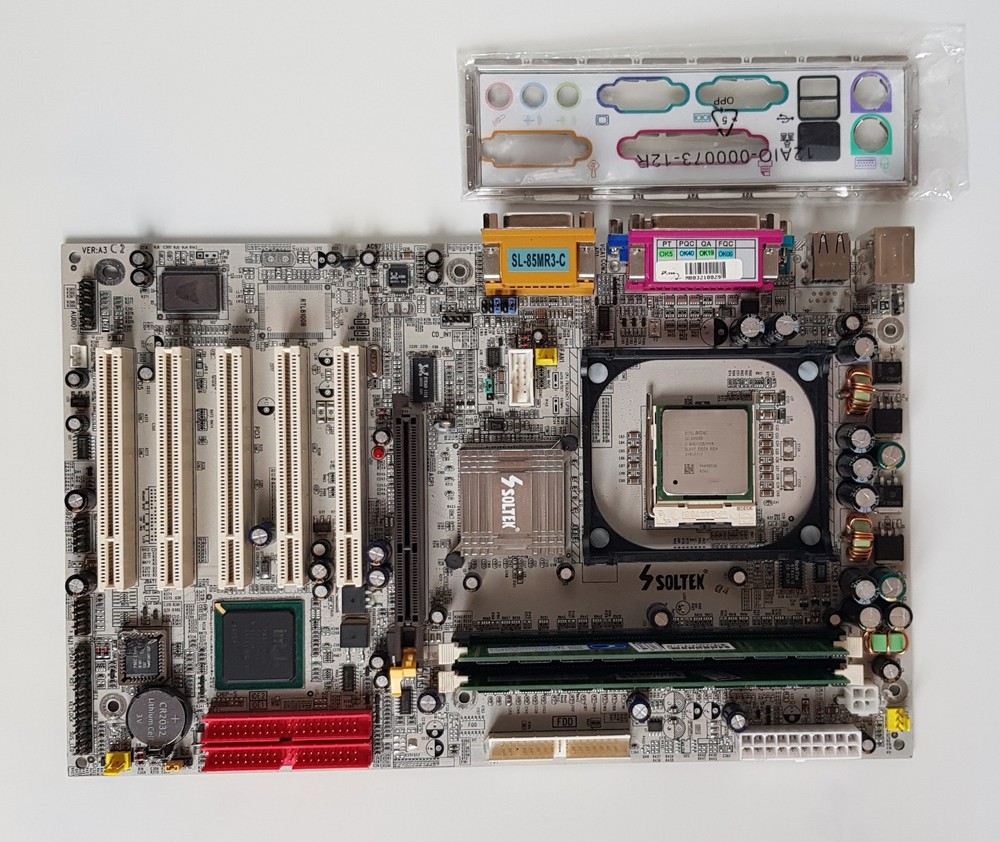 SOLTEK SL-85MR3-C Socket 478 + CPU + RAM + Geforce Retrogaming collectible set