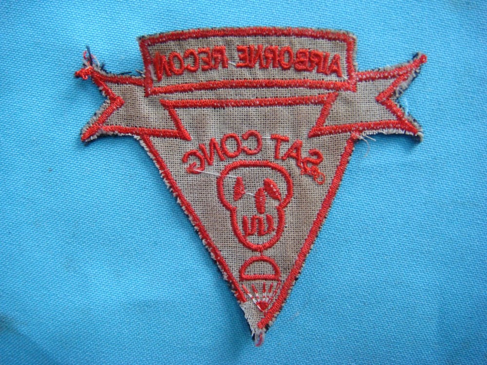 VIETNAM WAR PATCH SPECIAL FORCES AIRBORNE RECON TEAM "SAT CONG" (KILL VC)