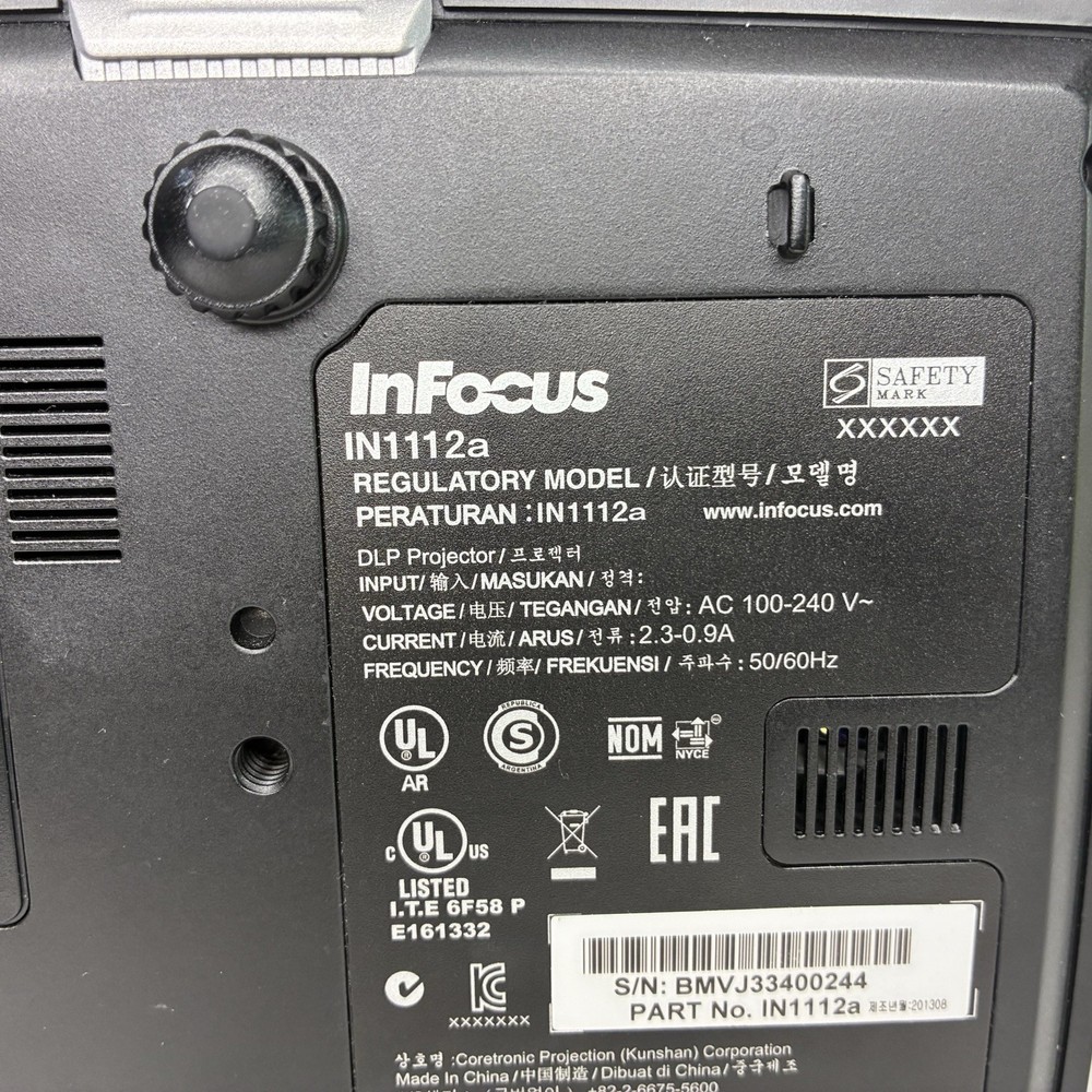 InFocus IN1112A DLP Projector * 105 LAMP HOURS*