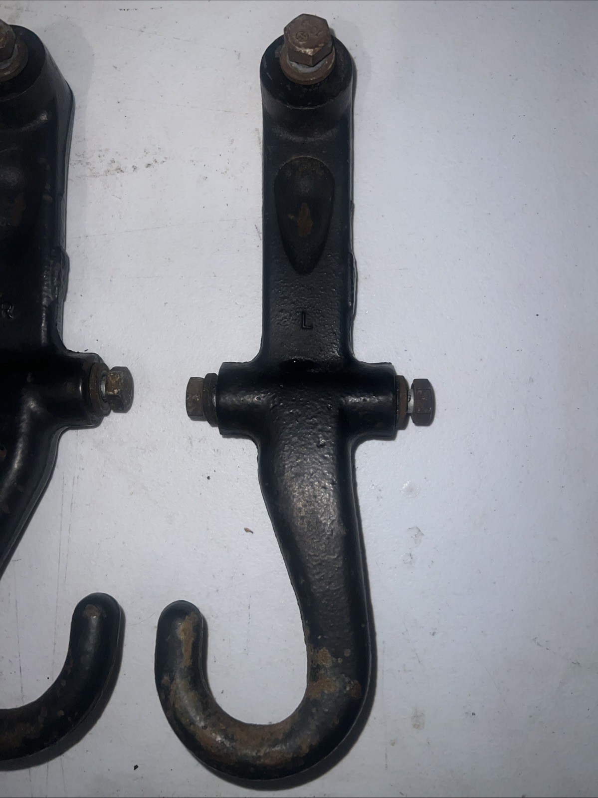 99-06 Silverado Sierra 2500 3500 HD Front Tow Hooks Recovery pair