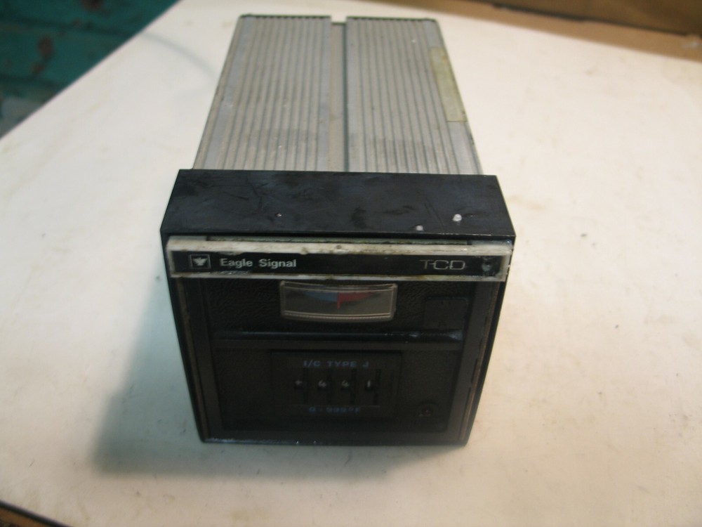 EAGLE SIGNAL TCD TYPE J TEMPERATURE CONTROLLER TCD304A604 0-999F P4456