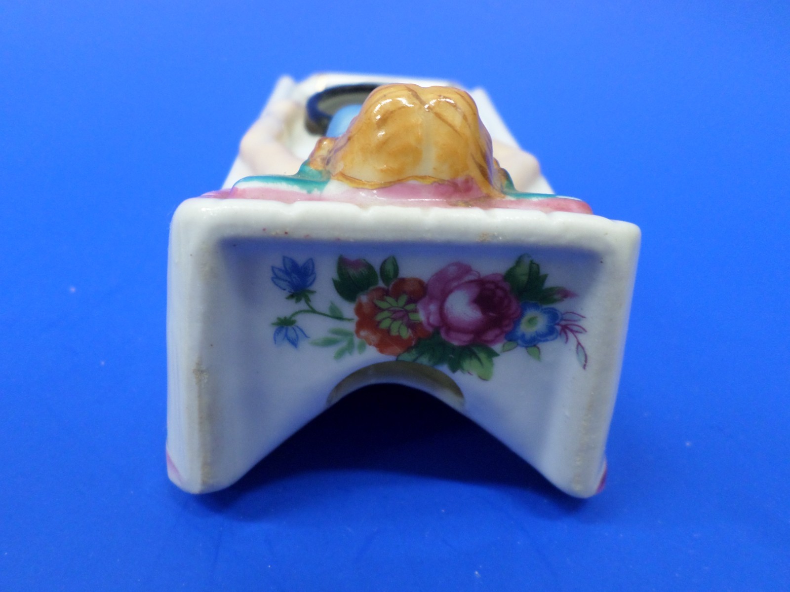 Vintage SEXY Risque Lady w/ Fan Black Shorts Legs NAUGHTY NODDER ASHTRAY