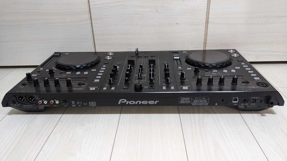 PIONEER DDJ-S1 DJ CONTROLLER Professional operability for Serato DJ Pro software