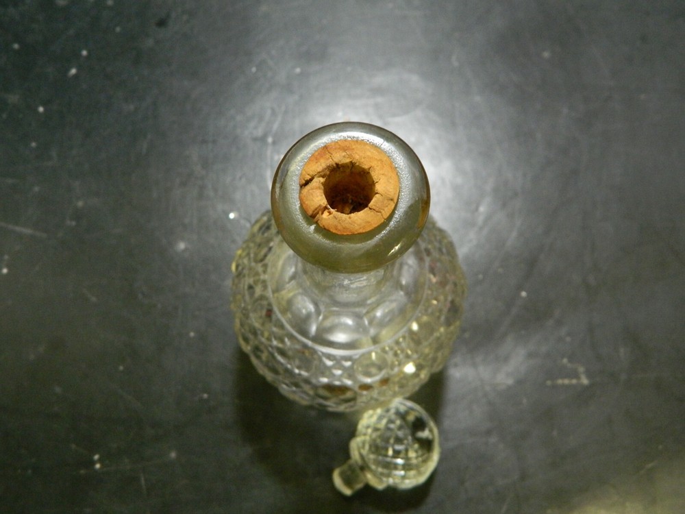 Vintage Daisy Button Perfume Bottle w/ Diamond Pattern Stopper 7" Excellent Con