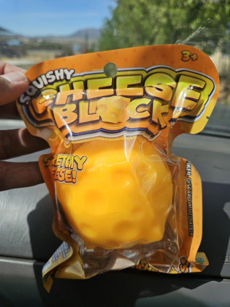 Squeeze Cheese!  New in package.  FAST SHIPPING! 🧀🧀🧀