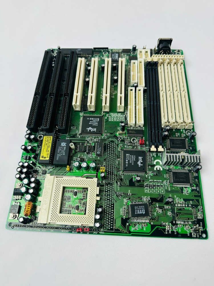 Shuttle HOT-557 Motherboard