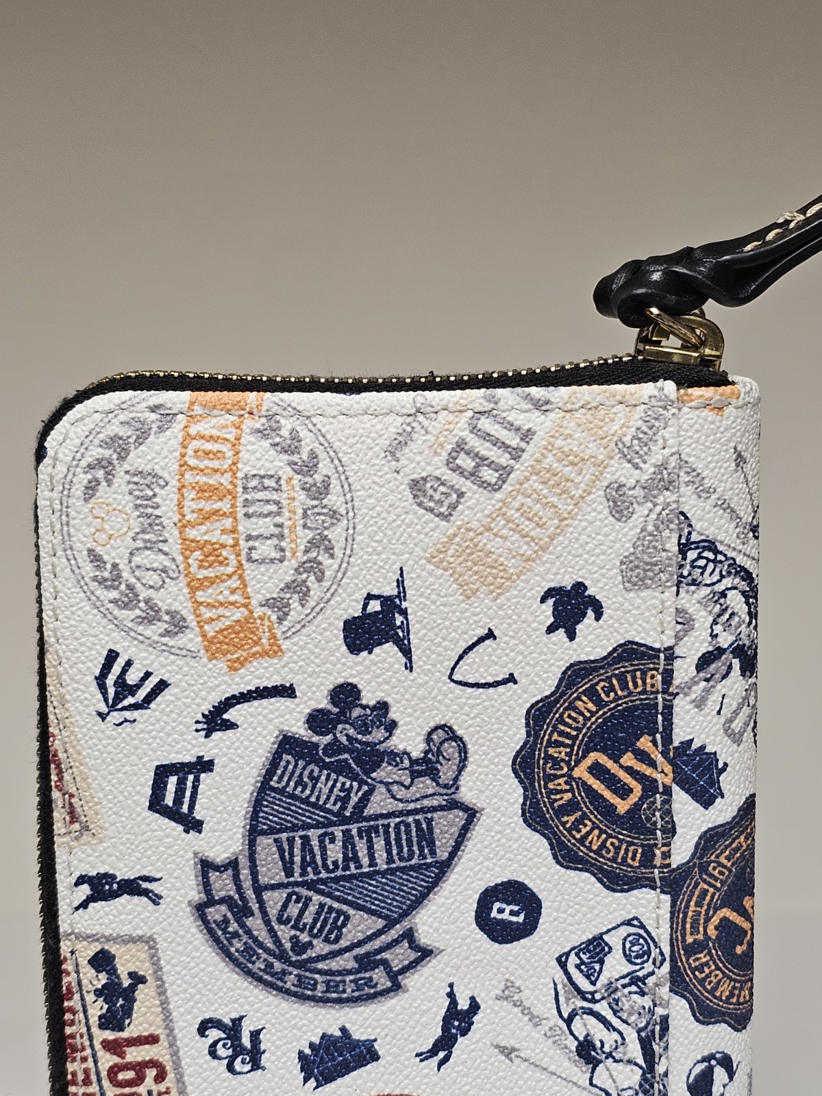 DVC Disney Vacation Club Dooney & Bourke Wallet Wristlet