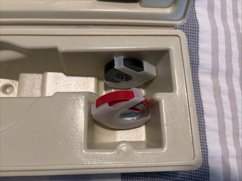 DYMO 1570 Label Maker Original Case 3 wheels W/Instructions EXCELLENT Condition