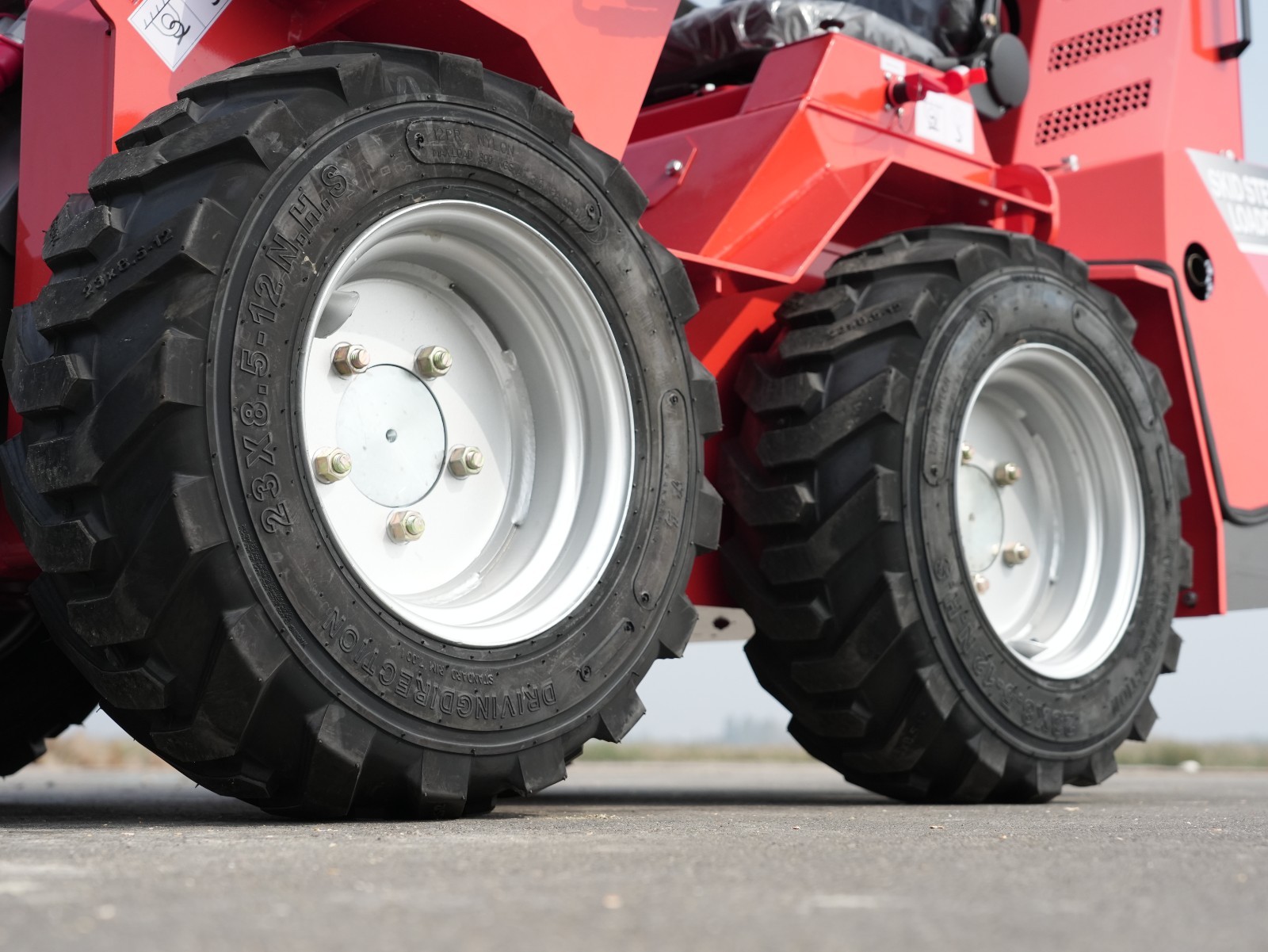 B&S 23HP Ride-On Wheeled Mini Skid Steer Loader with EPA Engine