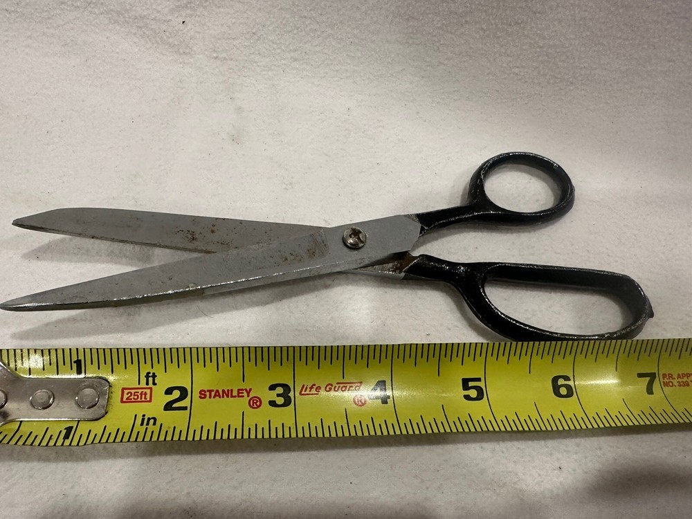 Vintage Black Handled Shears Scissors 7 inches