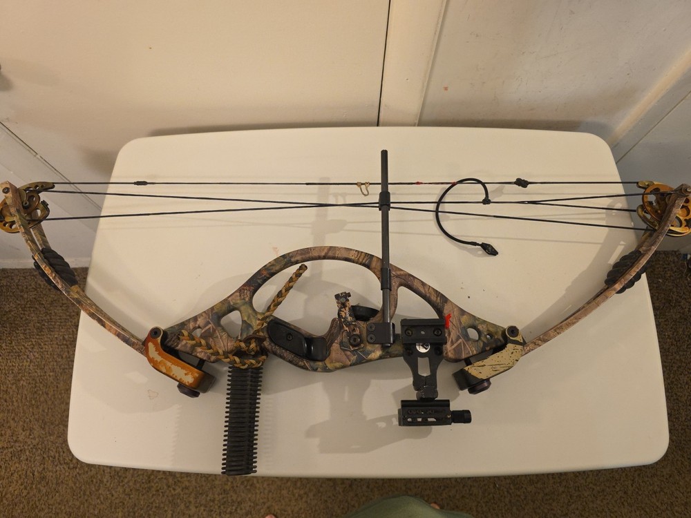 Reflex Excursion Compound Bow Weight 40-50 String 49 W/ Soft Case Camo Tru Fire
