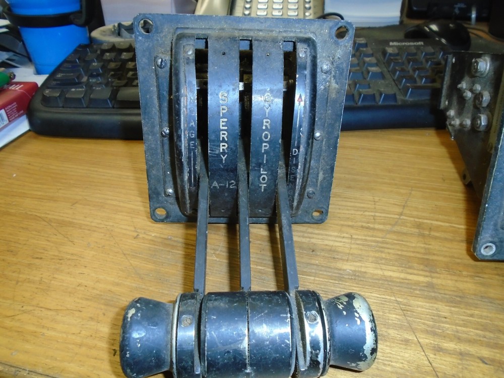 A-12 Gyropilot FLIGHT CONTROLLER 664416-113 Sperry Gyroscope co.