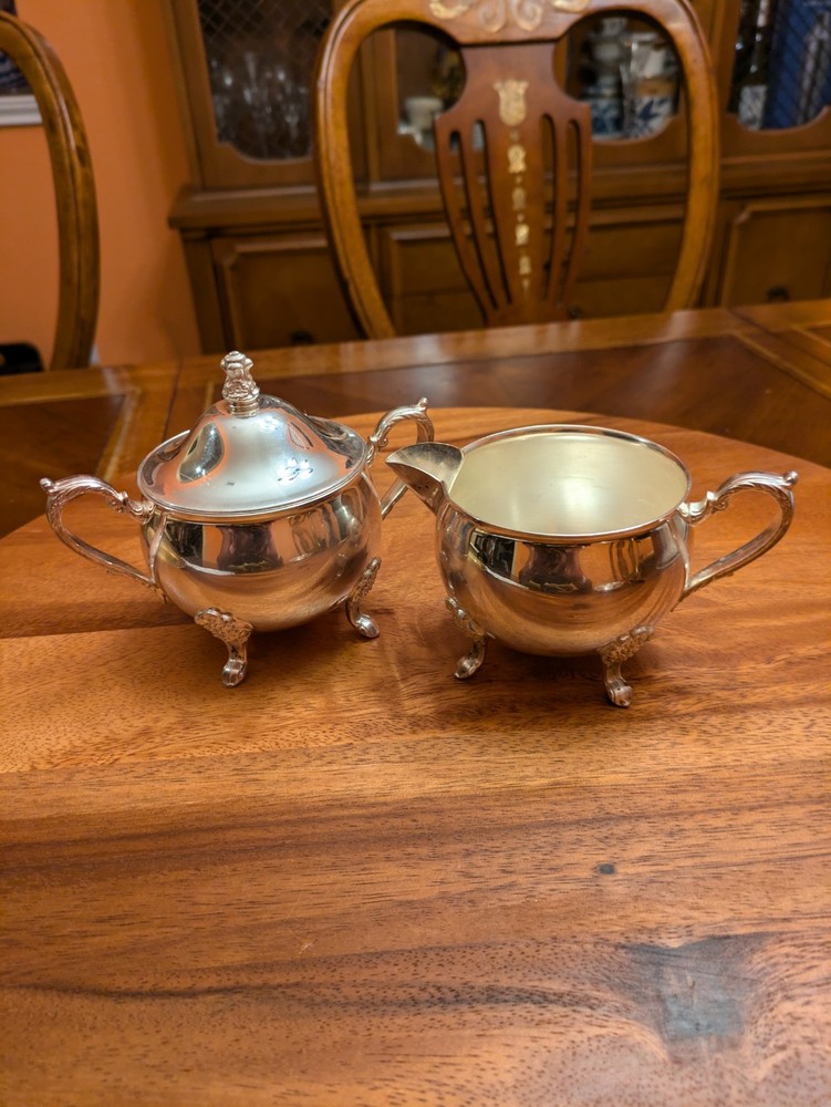Leonard Silverplate Covered Sugar And Creamer Set