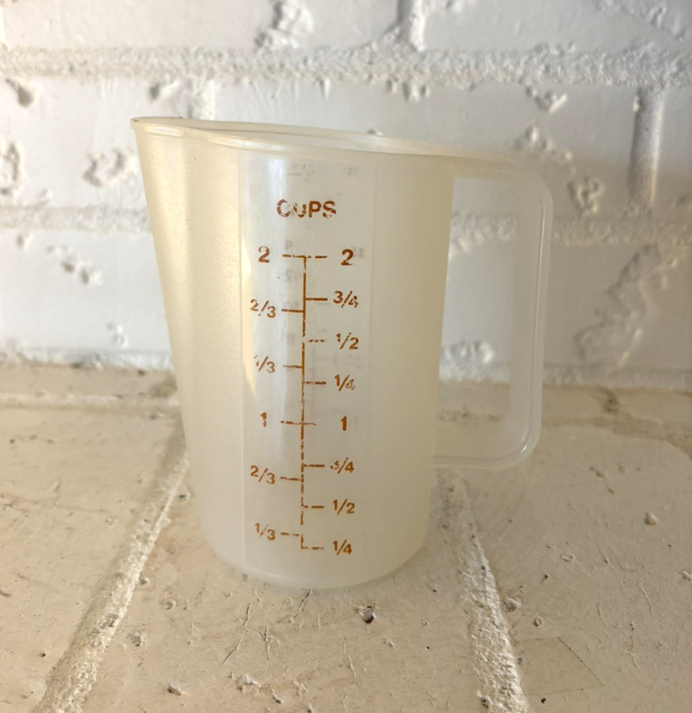 VINTAGE Tupperware Measuring 2 Cup Pitcher Pre-owned