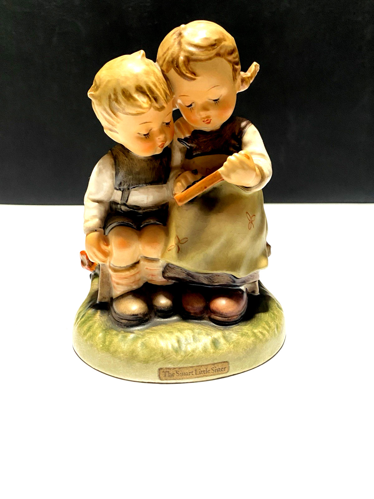 Hummel Goebel Figurines SMART LITTLE SISTER #346/6