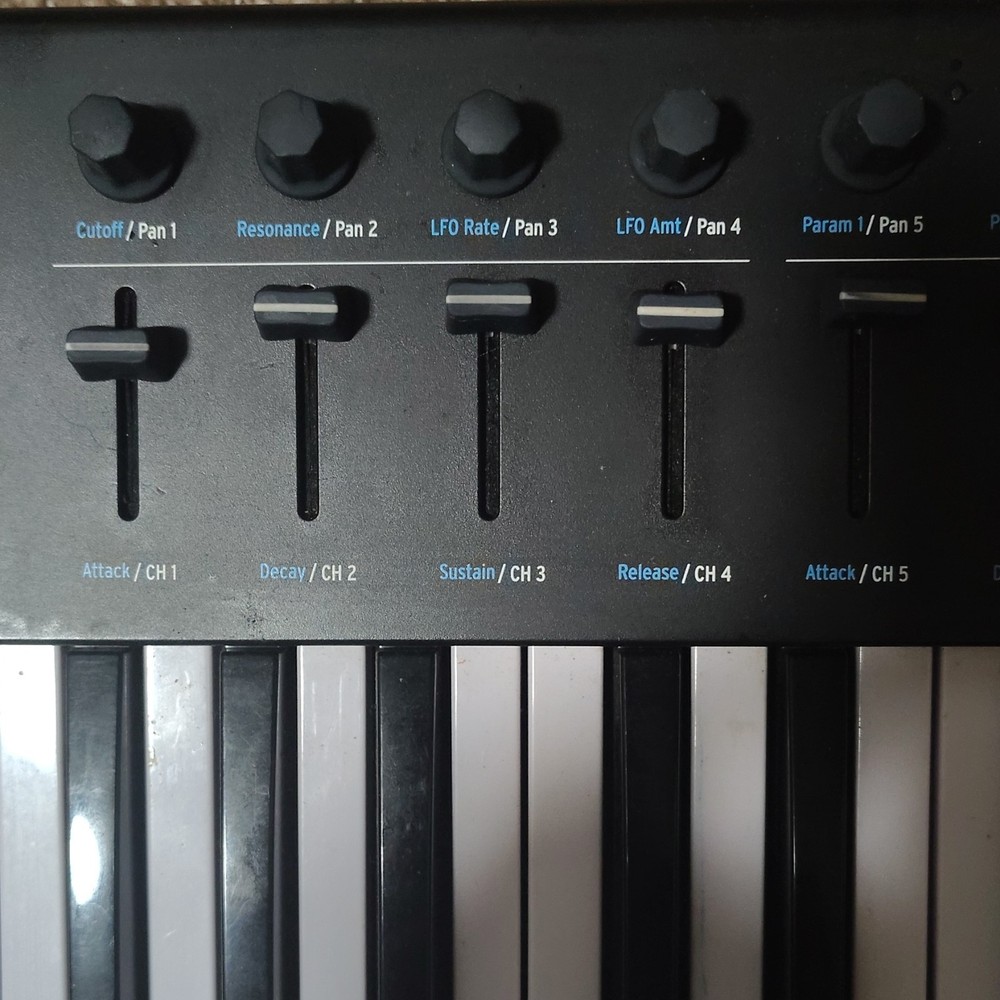 Arturia KeyLab Essential 49 MIDI Keyboard Controller, 49 Synth Keys, USB/MIDI O…