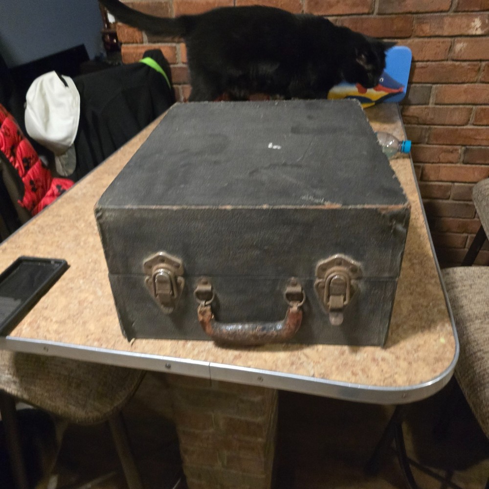 1930s gramophone record player. Hand crank.