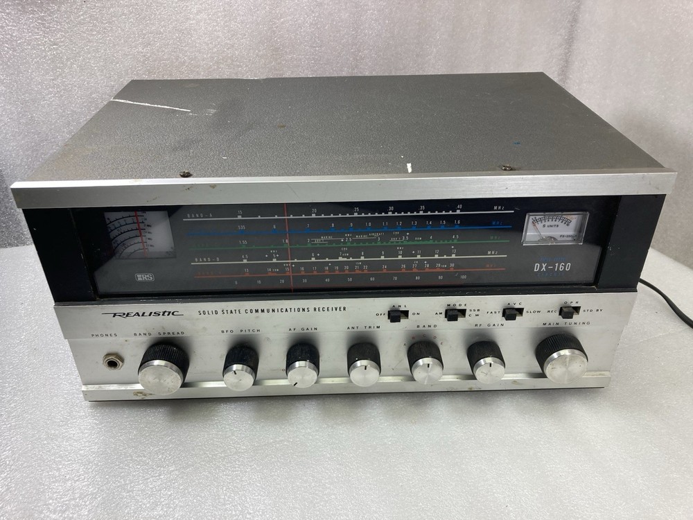 Realistic DX-160 Solid State Communications Receiver Powers On. READ