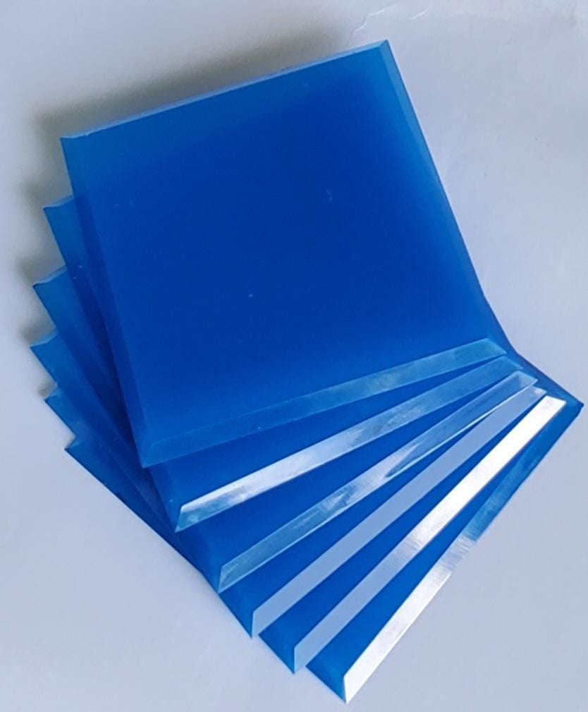 T’z Tagz Acrylic Cube – True Outer Dimensions – 45 Degree Seamless Display Box