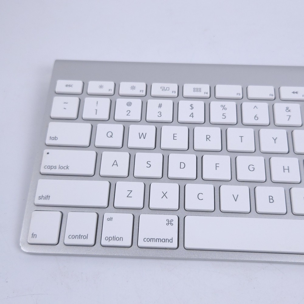 Apple Wireless Keyboard Model No. A1314 Works Great