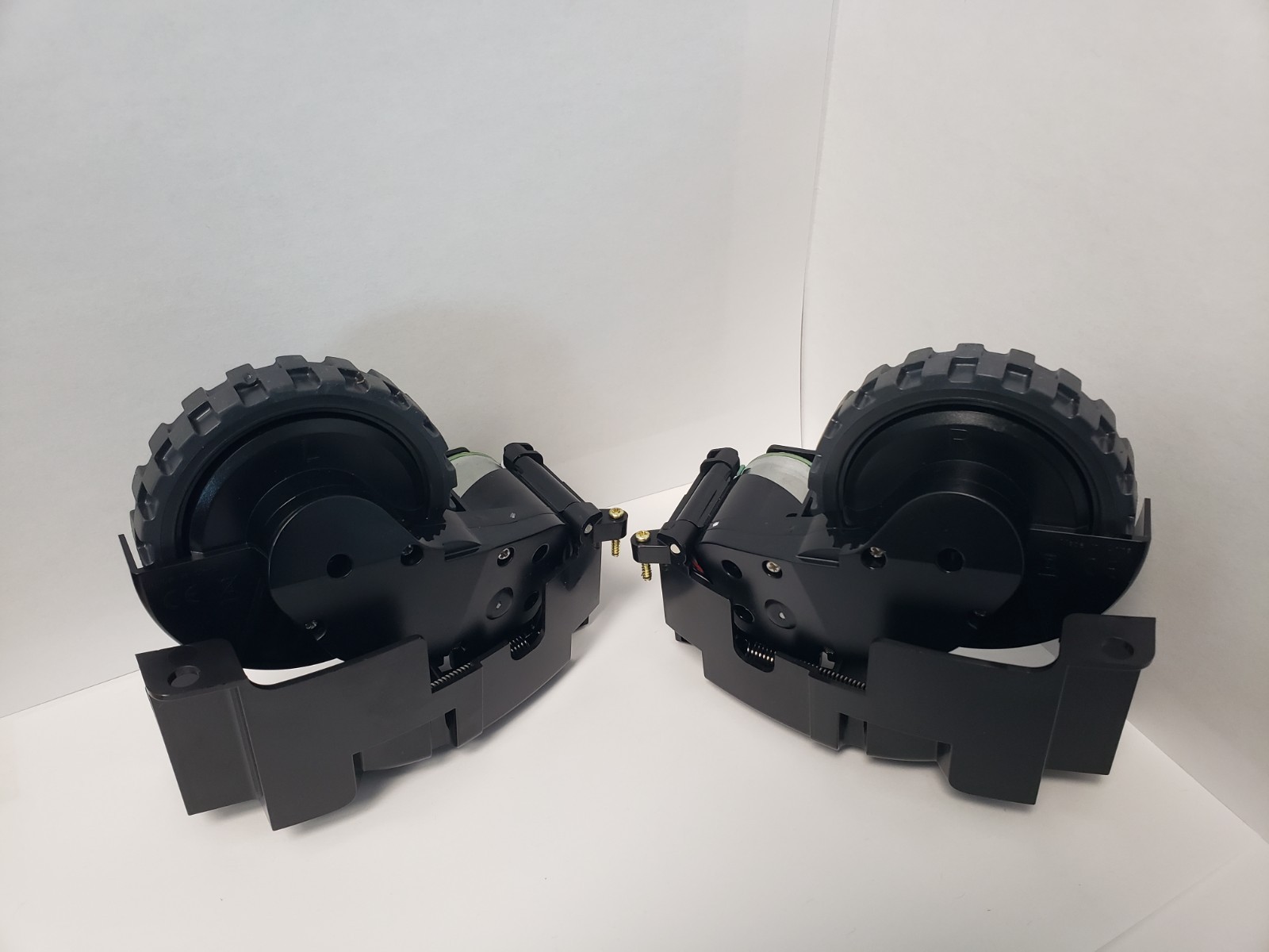 Original iRobot Roomba i4 j5 j6 j7 j8 j5+ j6+ j7+ j8+ Right/Left Wheels