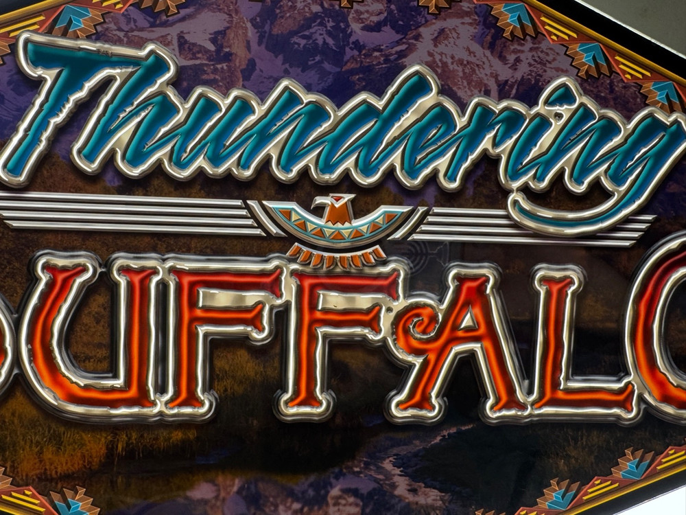 THUNDERING BUFFALO  slot machine polygon topper