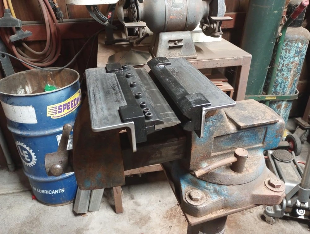 Precision Metal Bender with Removable Segmented Fingers for Custom Fabrication