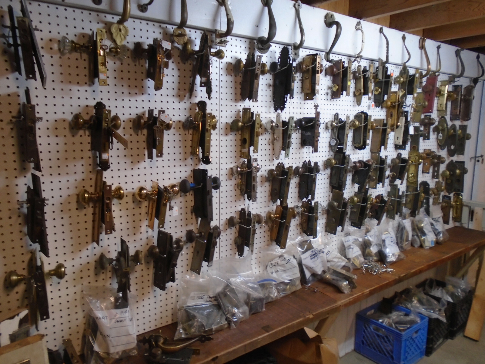 Vintage NOS Door Knob Side Knob Screws in Bulk 25 Count - 10-24 by 1/4 (40004)