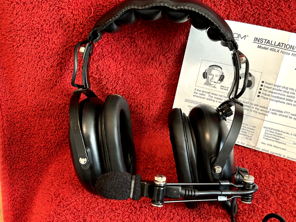 FLIGHTCOM NIGHTHAWK 4DLX NOISE ATTENUATING STEREO/MONO AVIATION HEADSET