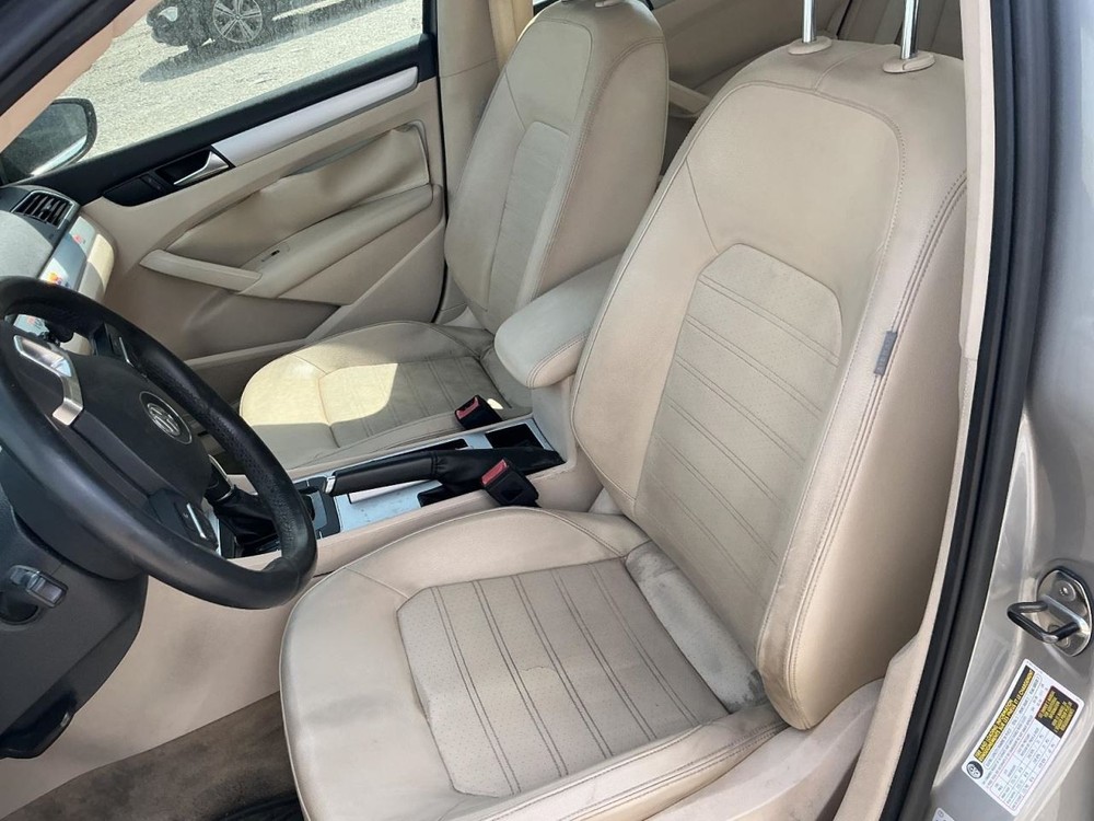 PASSAT 2012 Glove Box 5022168